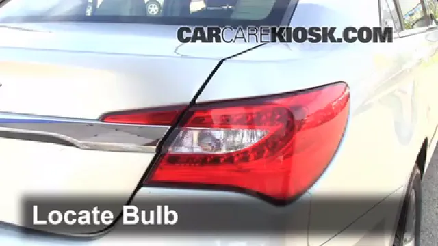 2012 Chrysler 200 LX 2.4L 4 Cyl. Sedan (4 Door) Éclairage Feux de position arrière (remplacer ampoule)